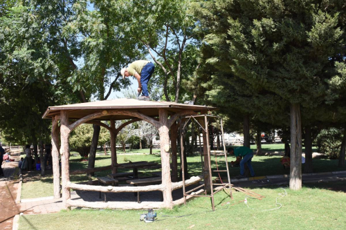 Hilvan Belediyesinden Park, Kamelya ve Oyun Gruplarına Düzenli Bakım